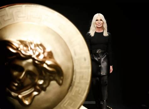 donatella versace suona la batteria|donatella versace 1970s.